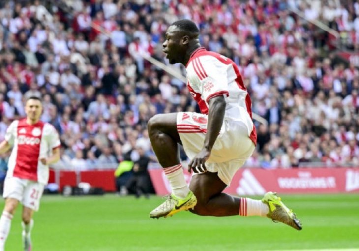 Službeno: Bryan Brobbey potpisao za Sunderland! Transfer vrijedan 25 miliona!