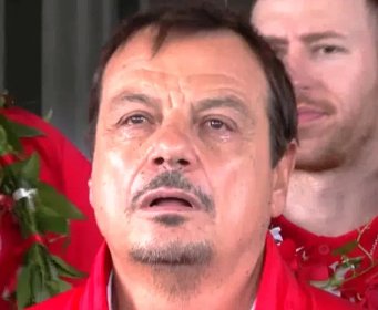 Selektor Turske Ergin Ataman plakao na dočeku košarkaša, izvinio se cijeloj državi