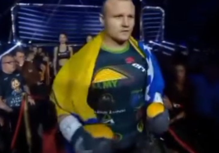 Bh. bokser izašao uz pjesmu Halida Bešlića i uspavao neporaženog Poljaka u trećoj rundi