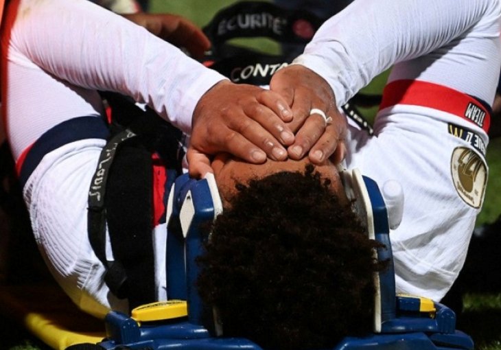 As PSG-a vrijedan 90 mil. € napustio teren na nosilima, a stadion na štakama