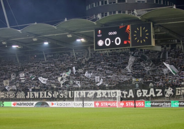 Navijači SK Sturm Graz šalju podršku pristalicama FK Crvena Zvezda
