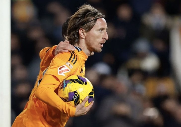 Modrić bi mogao dobiti Lewandowskog: Milan sprema transfer koji bi potresao Evropu!