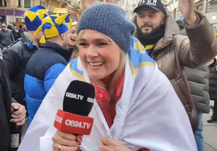 Bosanci glavna vijest na austrijskoj OE 24: Ogrnuli voditeljicu zastavom, a ona... (VIDEO)