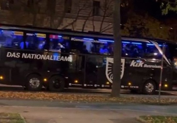 Navijači BiH: Pogledajte oko busa Austrije. Zamislite da smo se mi plasirali na SP