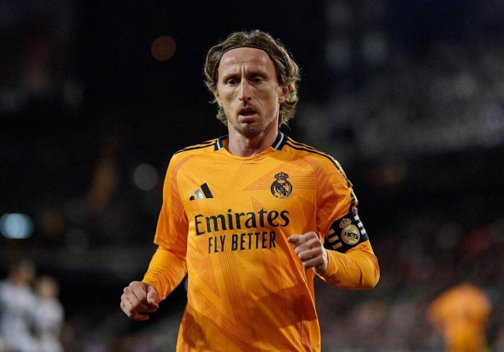 Englezi objavili idealni tim 21. stoljeća: Modrić rame uz rame s Messijem i Ronaldom – mnogi šokirani izborom!