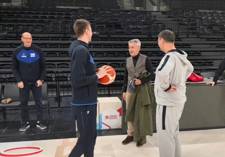 Bogdan Tanjević posjetio Zmajeve na treningu u Turskoj i poželio sreću bh. košarkašima