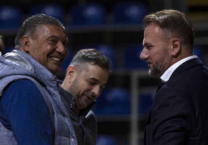 Navijači traže neopozivu ostavku Ostoje Mijailovića