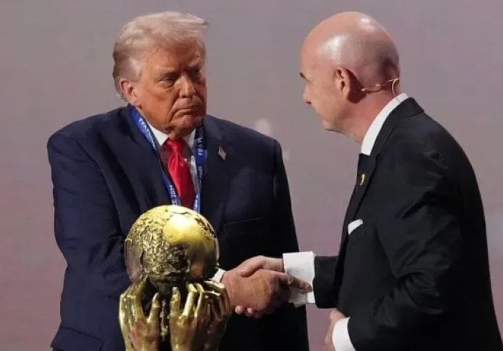 Predsjednik FIFA-e uručio Trumpu Nagradu za mir