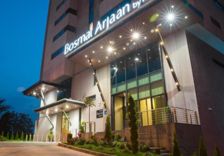 Haos nakon meča na Koševu: Navijači Željezničara došli pred hotel gdje su bili igrači, intervenirala policija