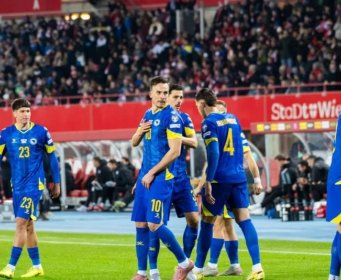 Priča Harisa Tabakovića je inspiracija svima: Prije 10 godina tražio fotku s igračima BiH, danas navijači traže s njim!