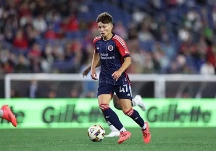 Bosanski dragulj pred velikom šansom: Bajraktarević prvi put od starta u dresu PSV-a?