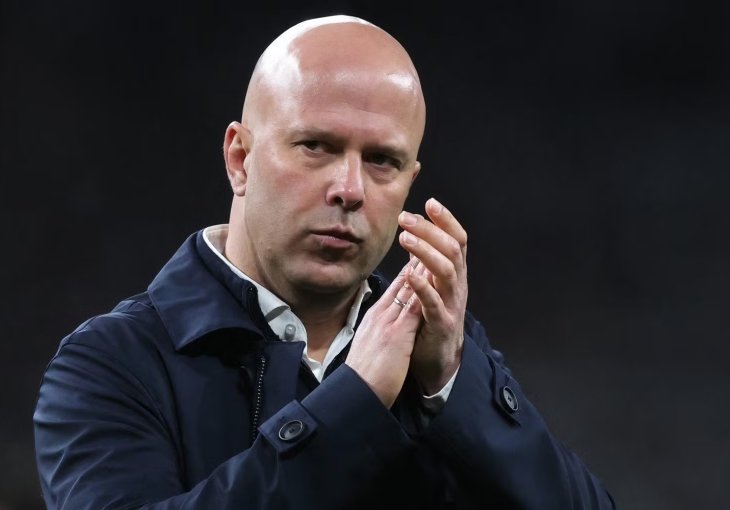 ŠOK NA ANFIELDU: Isak slomio nogu, Slot u panici