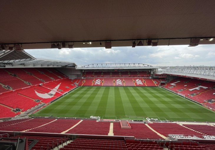 Danas na Anfieldu suzu neće pustiti samo ko nema dušu