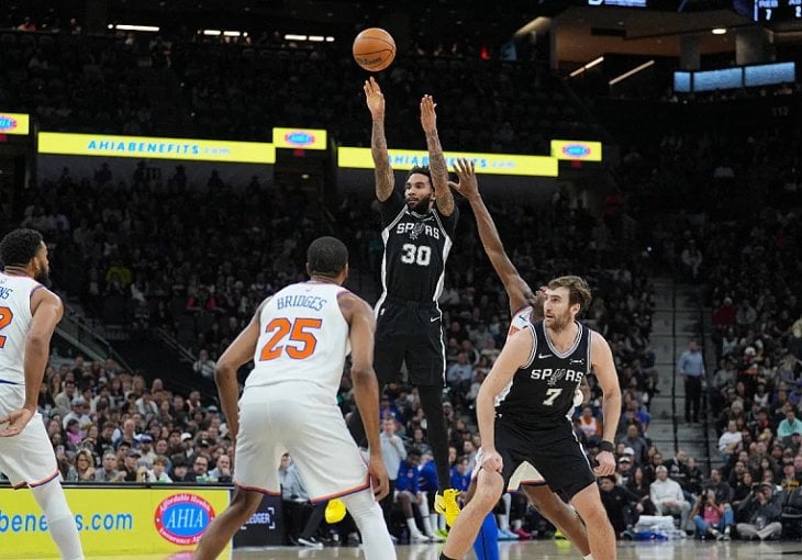 San Antonio nadoknadio -19 protiv New Yorka, Julian Champagnie ubacio 11 trojki, briljirao i Gilgeous-Alexander