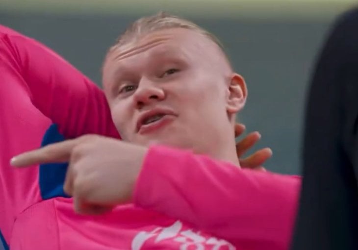 Haland uperio prstom na novog saigrača: Neće da mi doda, želi moju Zlatnu kopačku (VIDEO)