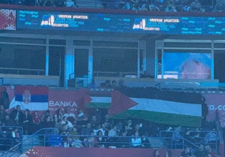 Na utakmici Srbije i Izraela u Beogradu okačena zastava Palestine: Odmah su je uklonili