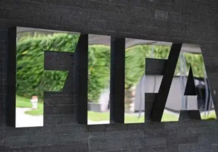 FIFA mijenja pravila igre: VAR dobija ogromne ovlasti, lopta “špijunira” svaki dodir