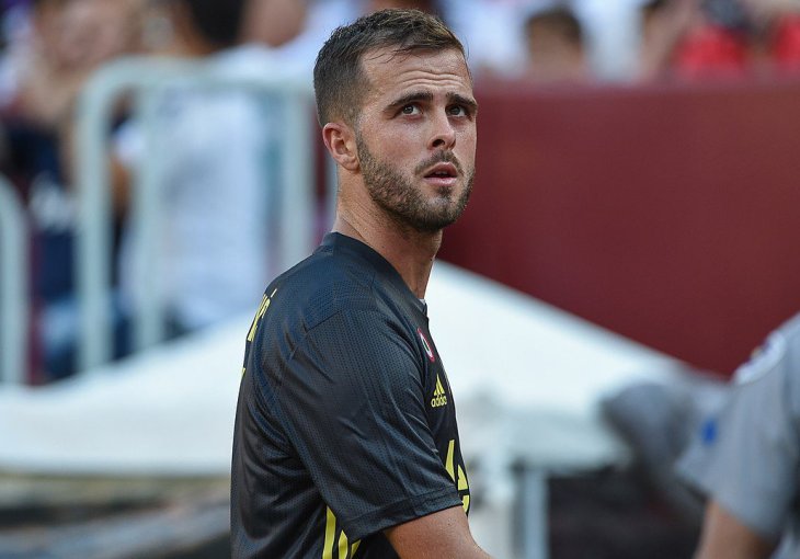 Transfer koji niko nije očekivao: Aktobe vraća Pjanića iz penzije, stiže i Nani?