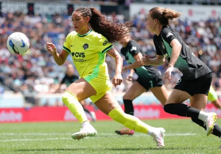 Srušila sve rekorde: Kći Dennisa Rodmana postala najplaćenija nogometašica na svijetu!