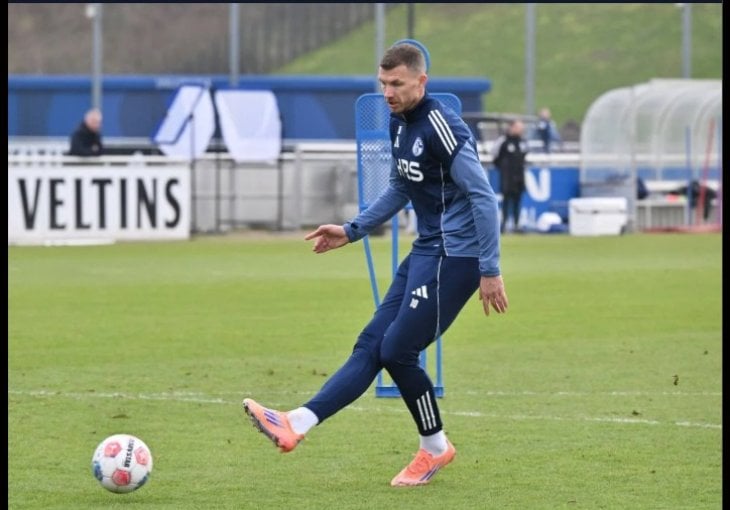 Trenutak koji su svi čekali: Miron Muslić objavio sastav Schalkea, Džeko čeka debi