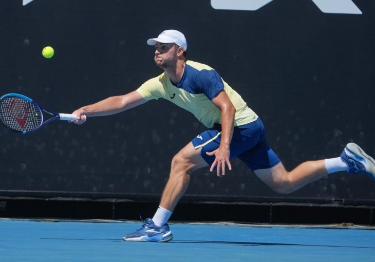 Kecmanović ispao u četvrtfinalu Dalasa: Šelton slavio nakon preokreta