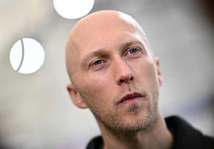 Najluđa priča Igara. Isti trener vodi 13 država, svakih par minuta se mora presvući