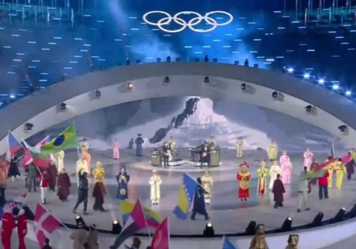 Volonter nosio zastavu BiH: Svi bh. sportisti ranije napustili Italiju