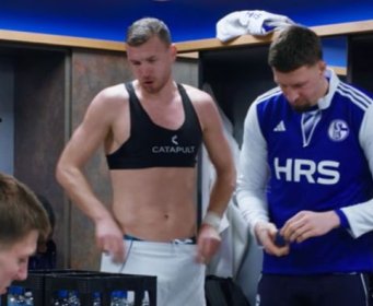 Zna se ko je babo: Pogledajte kako je Džeko preuzeo riječ u svlačionici i poveo Šalke do pobjede