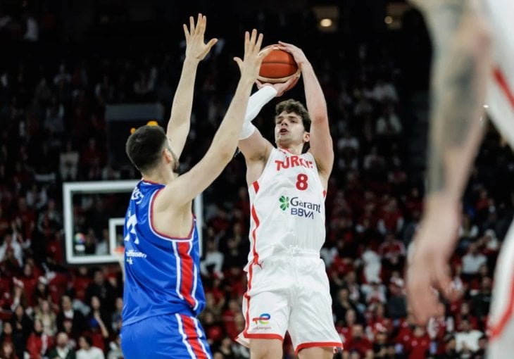 Kakvu mašinu je izgubila BiH: Tarik Biberović ponovo izrešetao koš Srbije