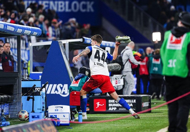 Hrvat potpuno van sebe: Promašio zicere, pa šutao stativu i bacao kopačke