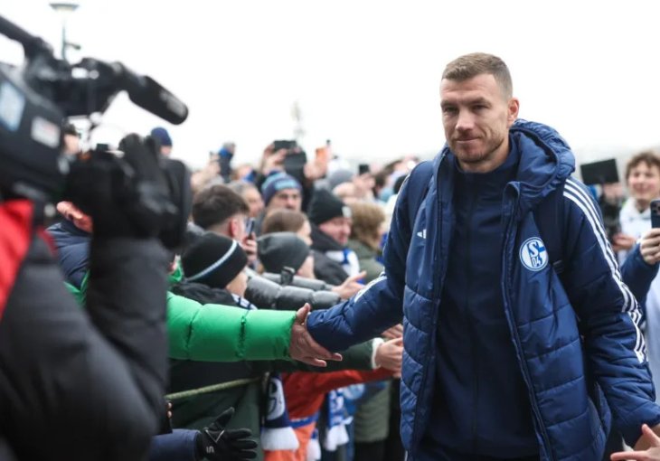 Džeko briljira u Cvajti: Samo sedam utakmica i već dominira u Schalke