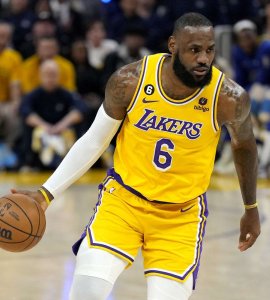 Američki mediji: LeBron James suzio izbor na četiri NBA kluba