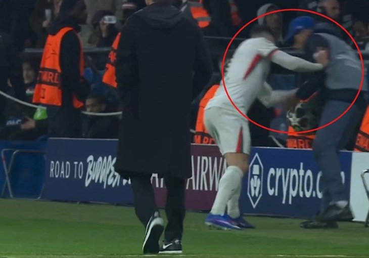 Svi su u čudu gledali sramotan potez Chelseajeve zvijezde: Gurnuo je sakupljača lopti