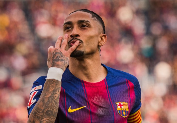 Učvrstili lidersku poziciju: Raspoloženi fudbaleri Barselone brojali do pet protiv Sevilje