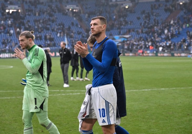 Crveni karton za Džeku digao veliku buru u Njemačkoj: U Schalkeu žestoko napali sudiju