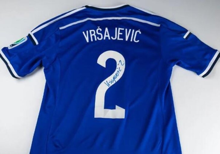 Dres Avdije Vršajevića sa Mundijala na humanitarnoj aukciji