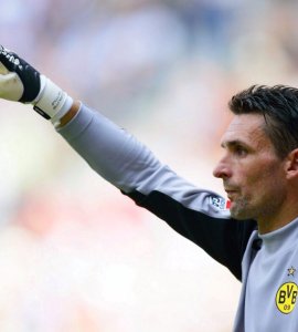 Branio za Dortmund i Monako, sada čita Bibliju pred Papom