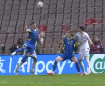 Turpin spasio Italijane: Je li moguće da ovo nije penal? Pa dvije ruke su u pitanju...