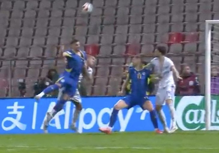 Turpin spasio Italijane: Je li moguće da ovo nije penal? Pa dvije ruke su u pitanju...