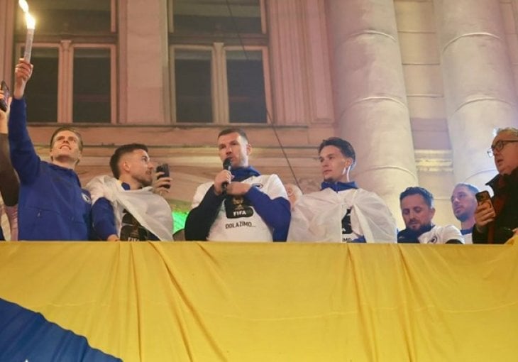 Džeko pred 100 hiljada navijača: Kažu pokeraš? A što ih je izblefirao...