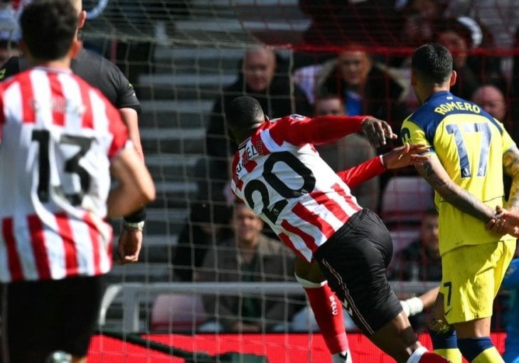 Crni oblaci nad Londonom, ovakvo nešto se ne pamti; Palas okrenuo Svrake