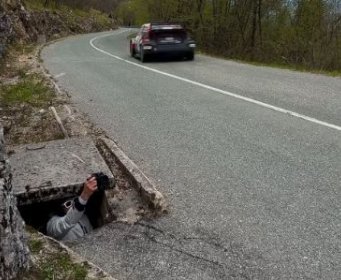 Fotograf se sakrio u šaht na reliju u Hrvatskoj, uslijedile žestoke reakcije