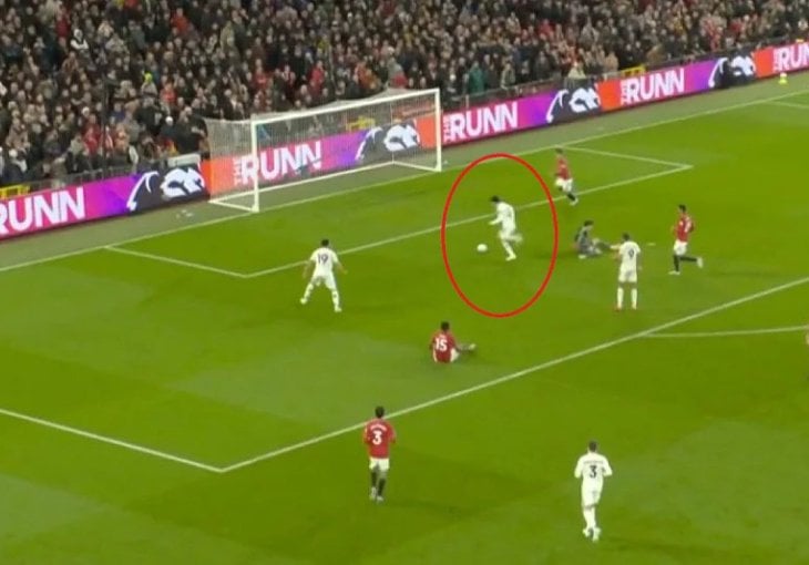 Šok i nevjerica: Igrač Leedsa nije postigao pogodak iz ove situacije na Old Traffordu