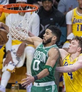 Philadelphia u doigravanju, Warriorsi izbacili Clipperse