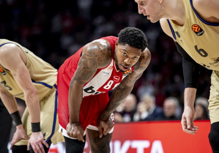 Težak udarac za Olimpijakos, Džons suspendovan pred plej-of