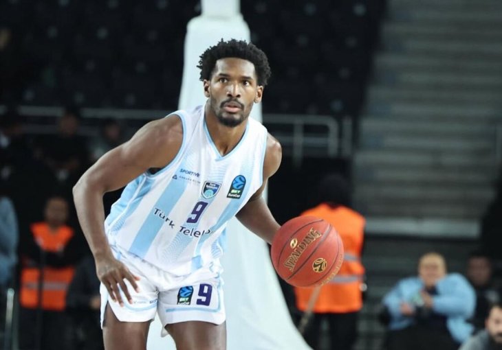 Efes siguran, ali pažnja otišla na sjajne partije dobro poznatih imena