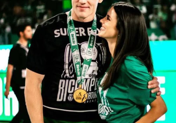 Napadač Arsenala Viktor Gyökeres pomirio se s djevojkom koju je navodno „ostavio kako bi osigurao transfer vrijedan 64 miliona funti u Premier ligu“