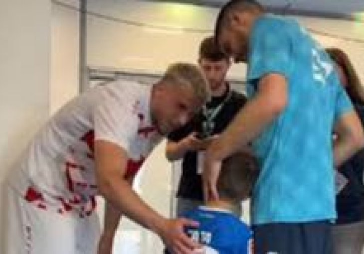 Demirović i Kramarić ukrali šou prije meča: Sluša li te sin?