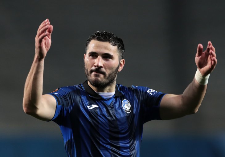 Kolašinac na raskrsnici: Stigle dvije ponude, jedna ga posebno vuče!