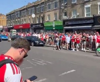 Ludilo u Engleskoj: Navijači Arsenala navijaju za Everton svim srcem, razlog je potpuno jasan (VIDEO)